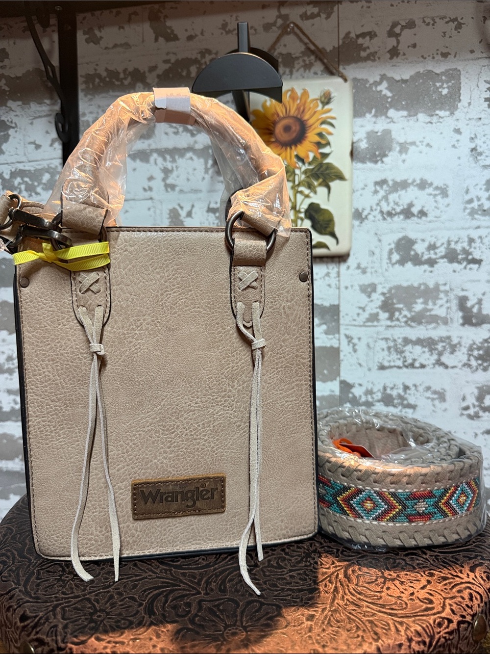 Wrangler Small Tote Bag in Beige w/guitar strap